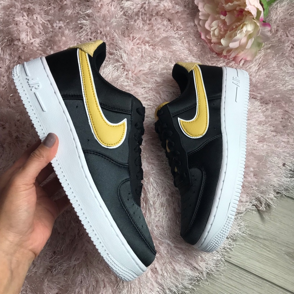 Nike Air Force 1 ‘07 SE Nylon Black & White - Picture 8 of 8